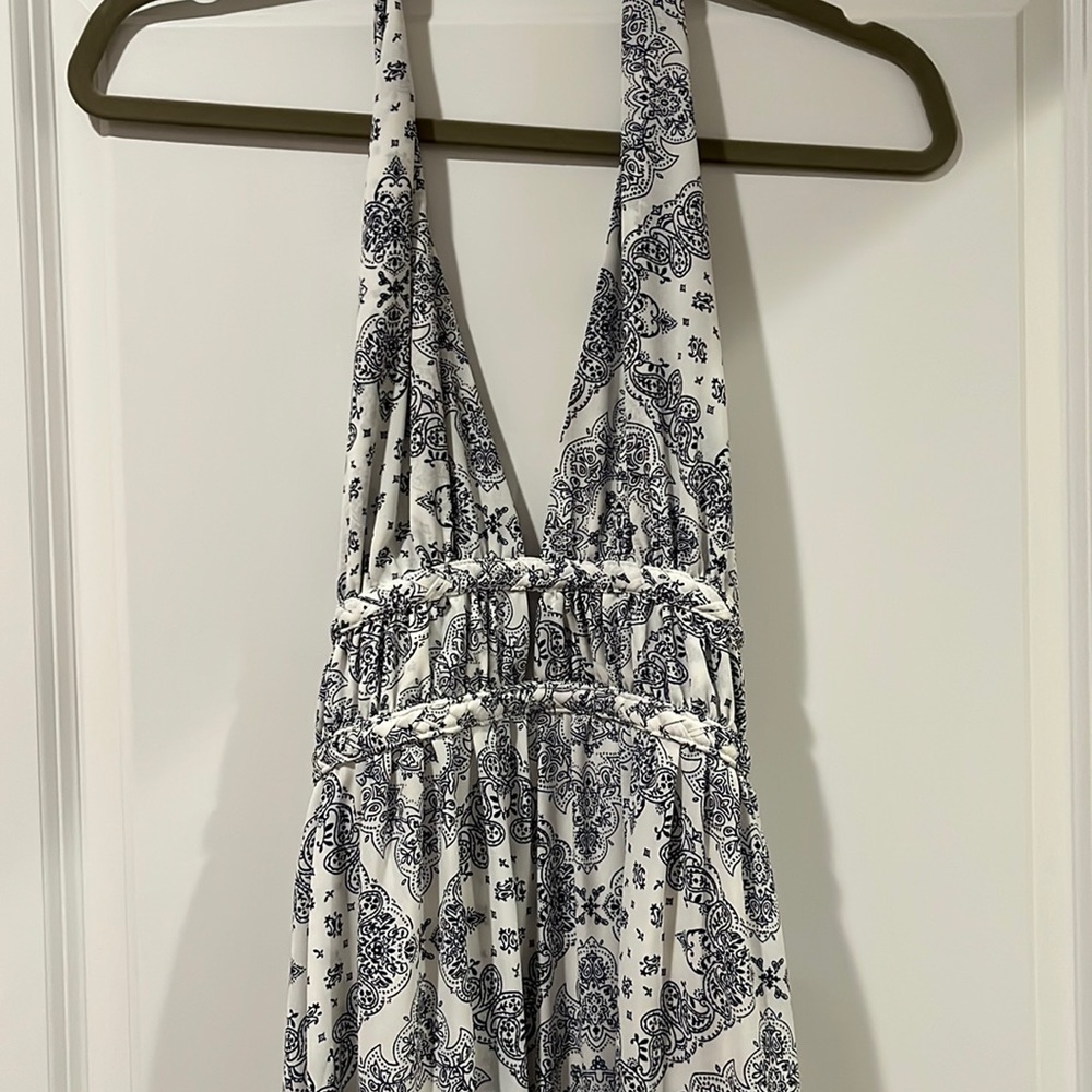 Summer maxi dress with halter neck and zipper